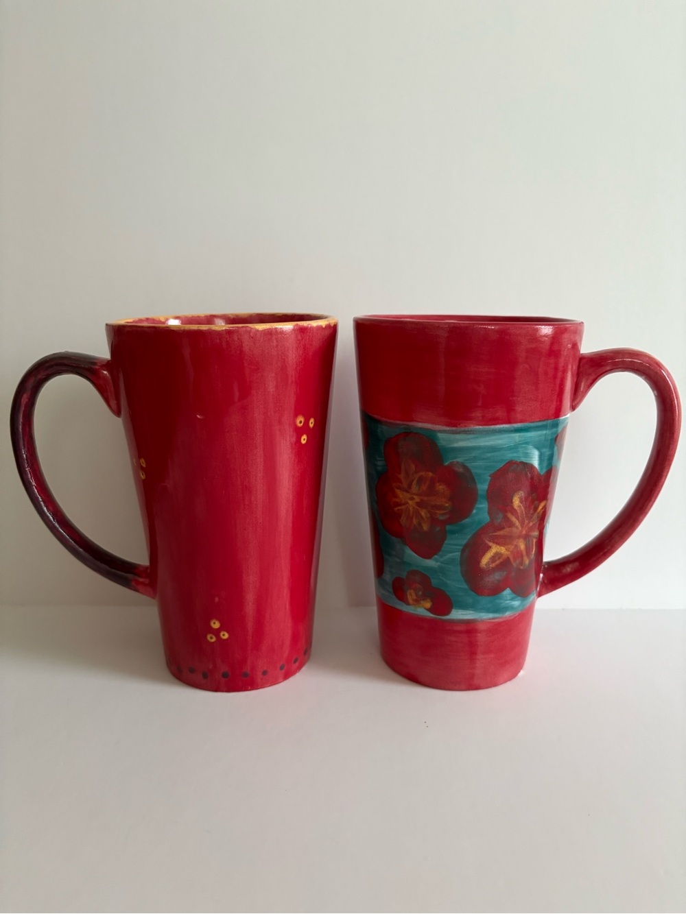 Set of two tall mugs